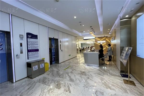 重庆华美医疗美容医院靠谱吗？本地老牌做隆胸项目用的品牌全收费没有隐藏项